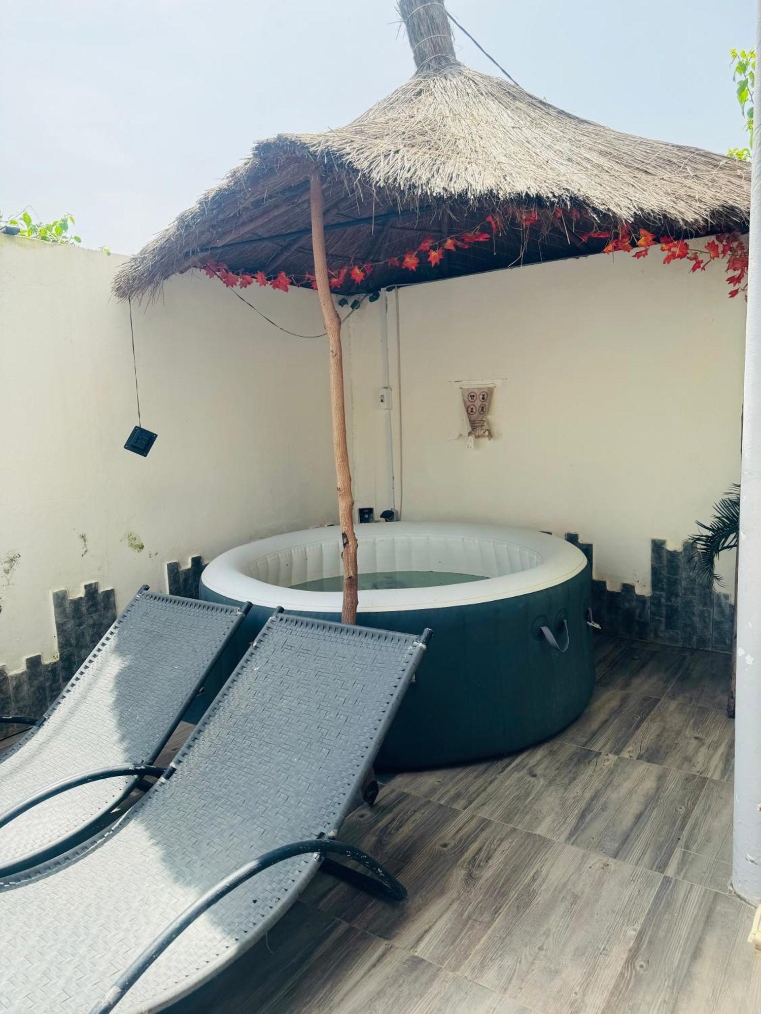 Grace House Jacuzzi Bed and Breakfast Saly Portudal Exteriör bild
