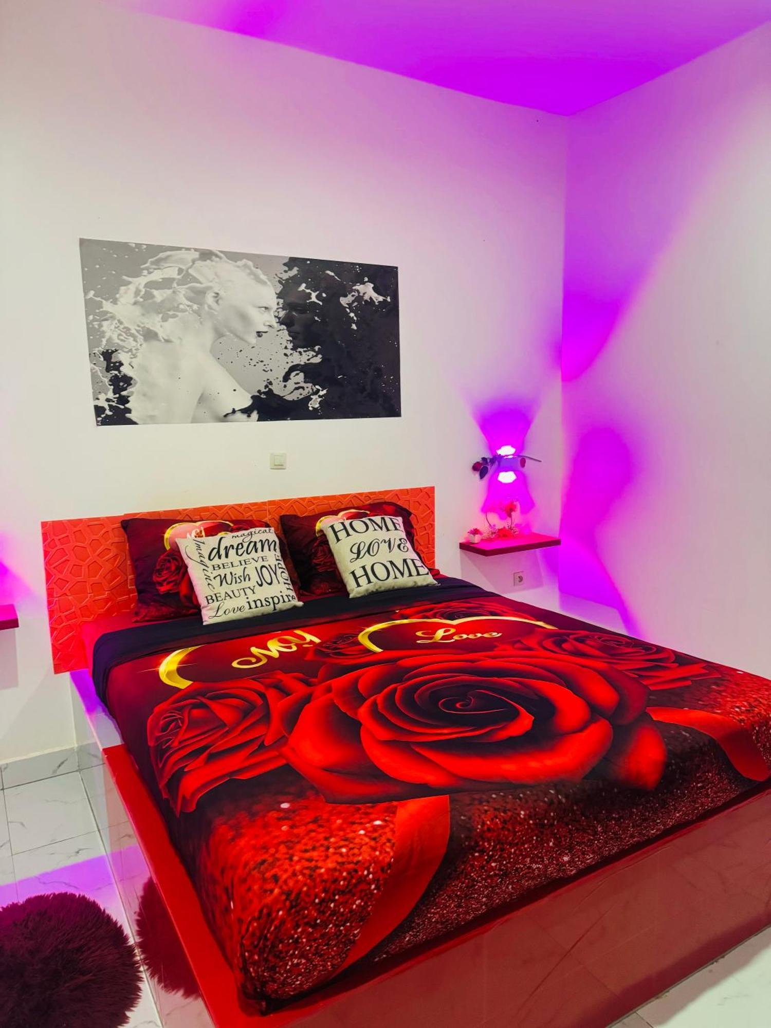 Grace House Jacuzzi Bed and Breakfast Saly Portudal Exteriör bild